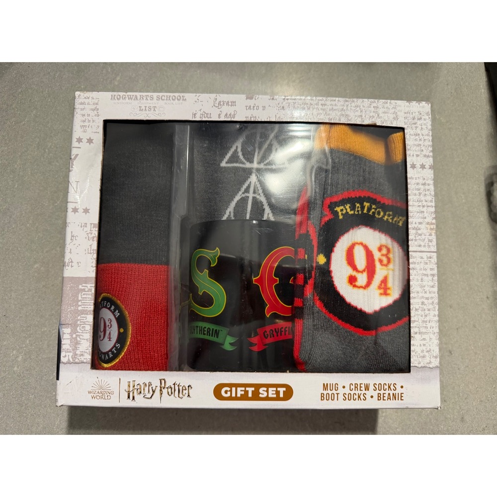 Harry Potter Wizarding World Gift Set Mug Beanie 2 Pairs Socks OS New